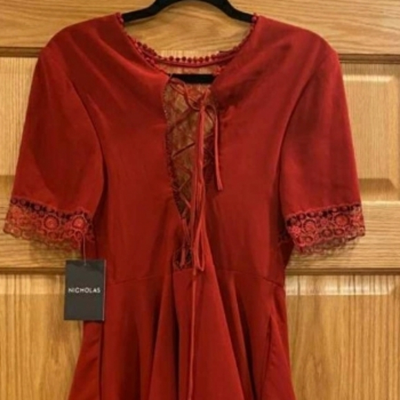 Nicholas Lace-Trim Crepe Short-Sleeve Dress - Picture 7 of 14